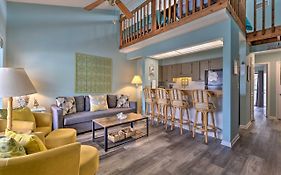 Pcb Condo With Balcony Close To The Beach!